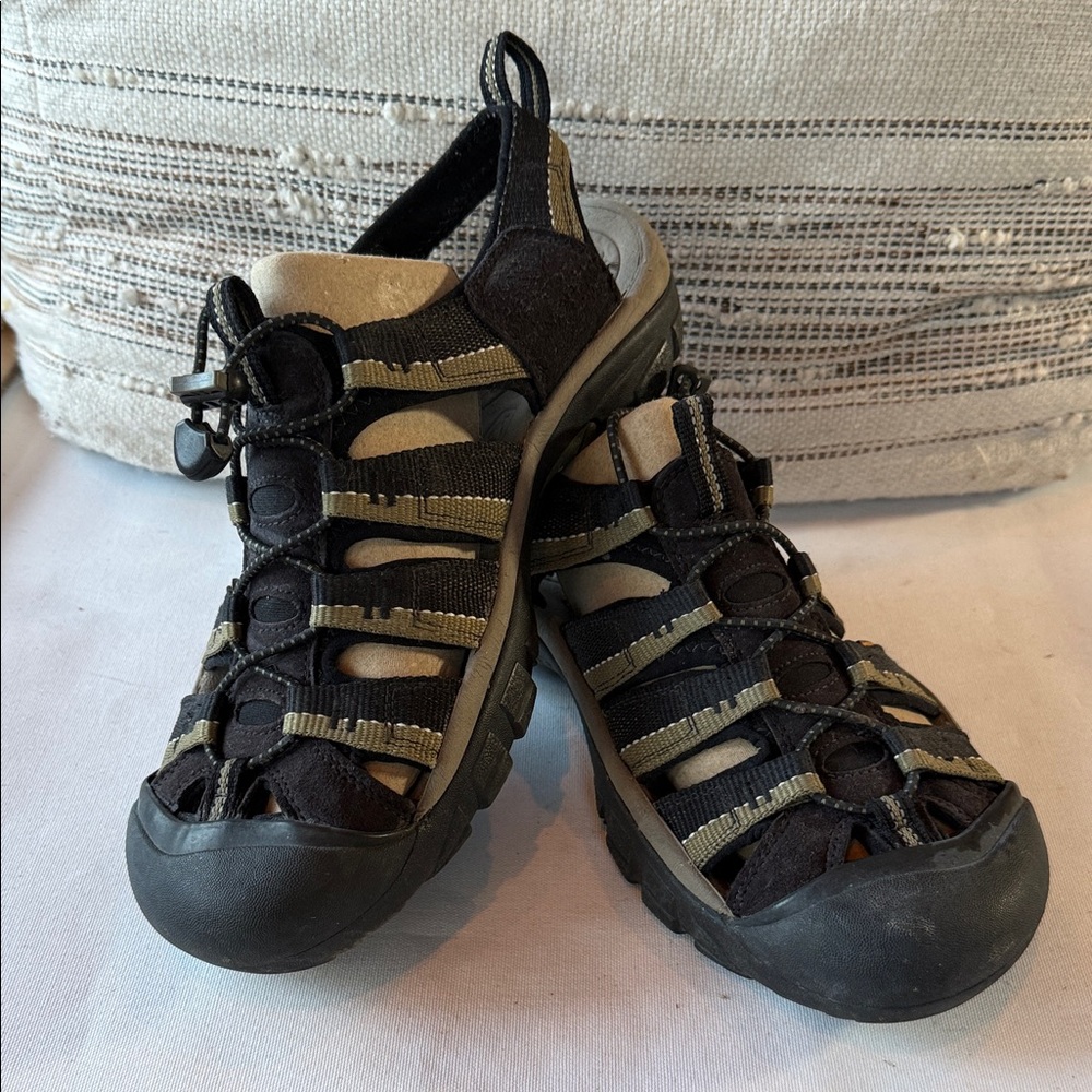 Keen Black and Tan Men's waterproof Sandal Shoes. Size 10